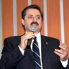 Bakan Çelik: Ülke karanlık noktalara çekiliyor