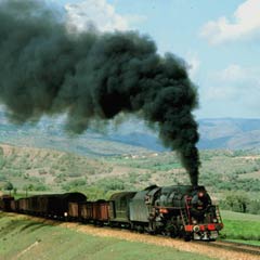 Kara tren köylere kitap götürecek