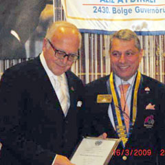 Rotary’den ödülü alınca keyiflendi!