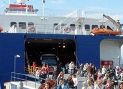 Cüzdanı çalındı feribotu esir aldı!