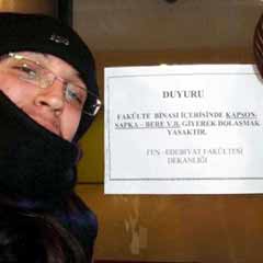 Bu üniversitede "atkı-bere" bile yasak