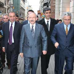 Yanında SANIK duruyor!