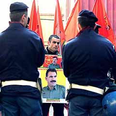İngiltere'de polis terör örgütüne karşı savaş açtı