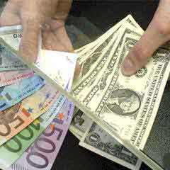 Dolar 1.80 sınırını geçti