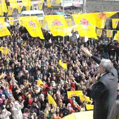 Türk: AK Parti ve CHP ülke gündeminden uzak