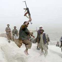 Afganistan'da 2 polis "dost ateşinde" öldü
