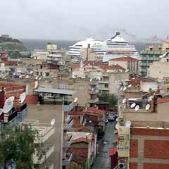 Kuşadası, sezonun ilk gemisini karşıladı