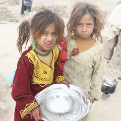 Afganistan’daki yetimlere yardım (FOTO)