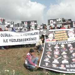 Kayıp yakınlarından "erteleme" tepkisi