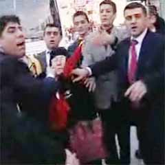 Tükürün siz de çarşafa tükürenlerin yüzüne!