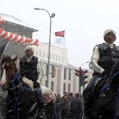 2011 bayrağı Erzurum semalarında dalgalanıyor