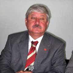 CHP'li Akaydın, Bakan Şahin'in elini öpecek