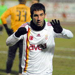Aslan lige Arda'yla tutundu (FOTO)