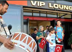 Aslı Çakır Alptekin memleketi Antalya'da coşku ile karşılandı
