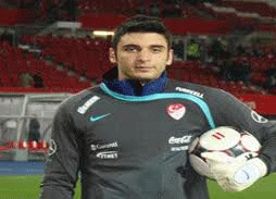 Beşiktaş kalecisi Cenk Gönen'in sözleşmesi yenilendi