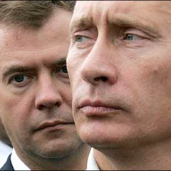 Medvedev ve Putin'e destek taban yaptı