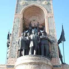 Taksim Cumhuriyet Anıtı restore edilecek