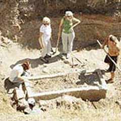 Hafriyat çalışması 5 antik mezarı ortaya çıkardı