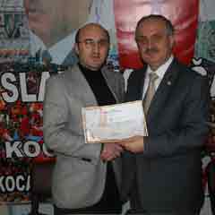 Miting’te emeği geçenlere plaketleri verildi