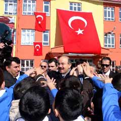 Her 3 öğretmenden biri AK Parti ataması