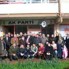 Alemdar Derince’yi kapı kapı dolaşıyor
