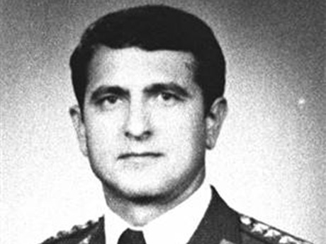 Bu Heykel Ermenileri Kızdıracak