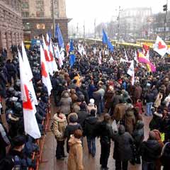Ukrayna'da protestocular Kiev Belediyesi'ni bastı