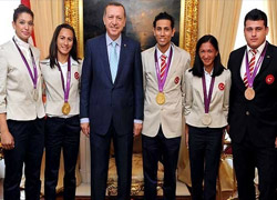  Erdoğan madalyalı sporcuları misafir etti 