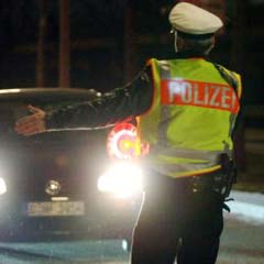 Trafik cezası yiyen Bakan istifa etti