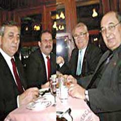 Açılımları rakı ile kutladılar!