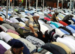 Camiler doldu taştı