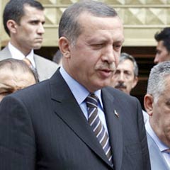 Erdoğan, Unakıtan'ı hastanede ziyaret etti