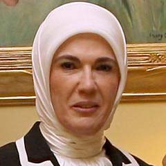 Emine Hanım gözyaşlarını tutamadı