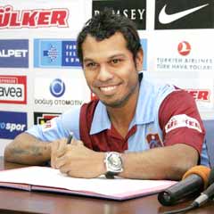 Alanzinho TS'ye imza attı