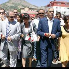 DTP'liler 75 metrelik yolun çılışını yaptılar