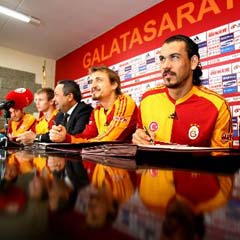 Galatasaray, 4 futbolcusuyla sözleşme uzattı...