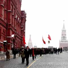 Komünistler, Lenin'i yıldönümünde andı