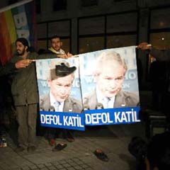 Görevini bırakan Bush'u protestolar sürüyor