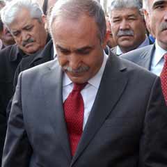 Bir küskün daha istifa etti