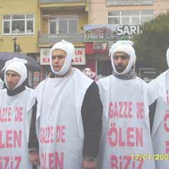İsrail’e beyaz kefenli protesto