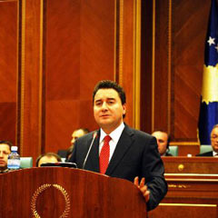 Bakan Babacan'ın Kosova temasları