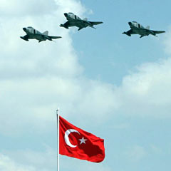Ege'de Türk uçaklarına önleme