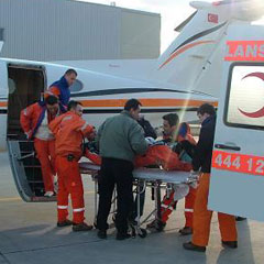 Filistinli yaralılar için ambulans uçak gönderildi