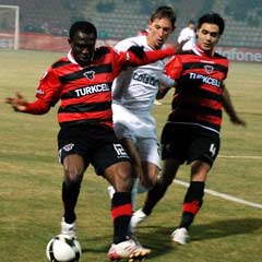 Tek gol Kartal'ı zirveye taşıdı