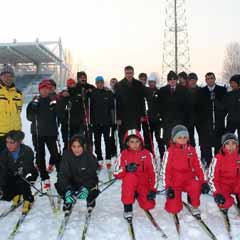 Ağrı Valisi Mehmet Çetin'den kayakçılara destek