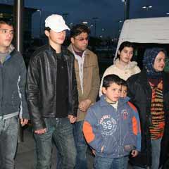 Saldırılardan kaçan 7 kişilik aile Türkiye’ye geldi