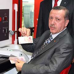 Erdoğan maaşını TL olarak çekti