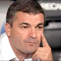 Rıza Çalımbay: Futbol rakip sahada oynanır