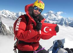 Milli dağcı K2 Dağın'da zirveye çıktı
