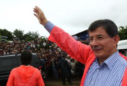 Davutoğlu,İslâm'ı ve Budizm'i aynı kefeye koydu